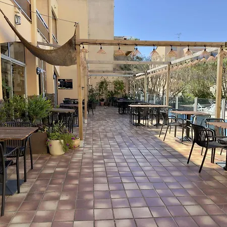 T2 Climatisé Avec Terrasse, Proche à Argelès-sur-mer, Parking Et Piscine Inclus - Fr-1-388-202 * Argelès-sur-Mer